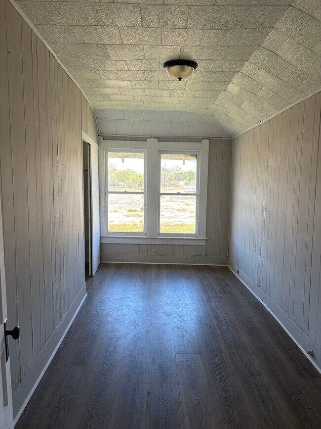 Building Photo - 931 9th Ave