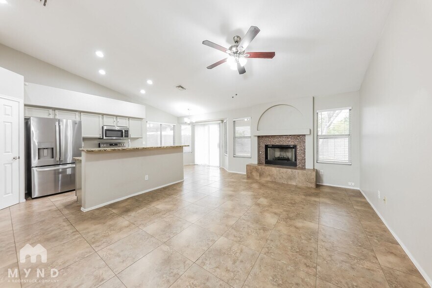 Building Photo - 3040 N Silverado