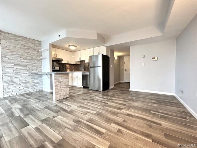 Building Photo - 63-47 Booth St