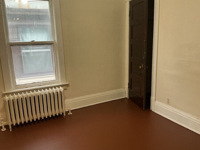 Building Photo - 800-802 S 32nd St