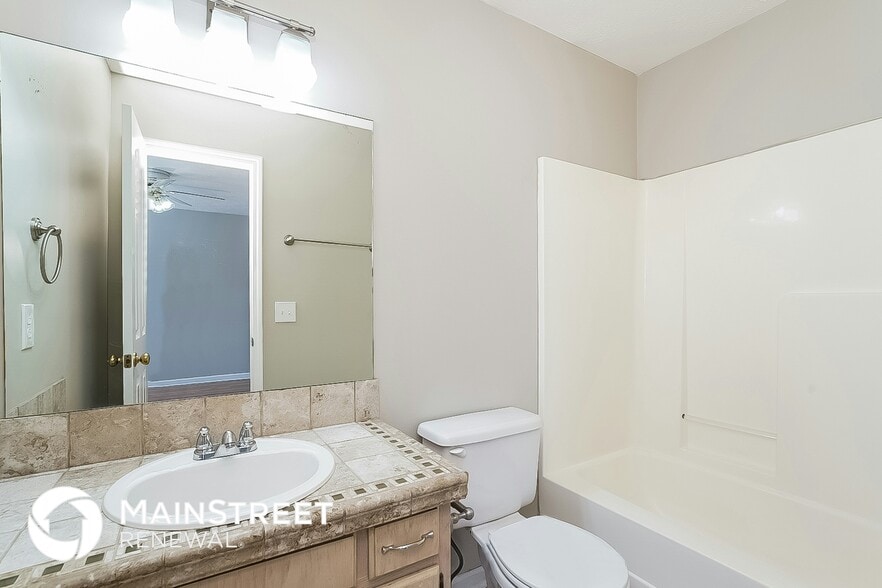 Building Photo - 736 Stone Hedge Dr