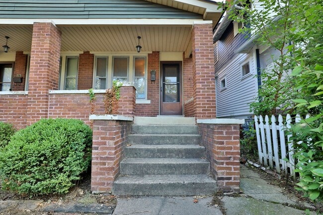 Building Photo - 4 Bedroom North Campus Newly Remodeled Hou...