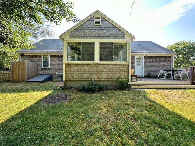 Building Photo - 46 Gordon Ln