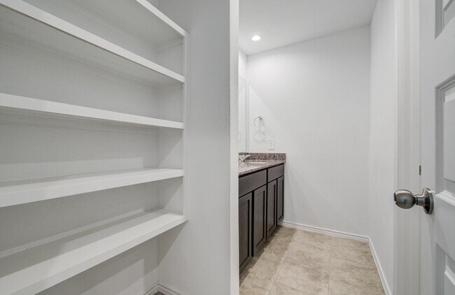Building Photo - 1206 Cattle Chute Ct