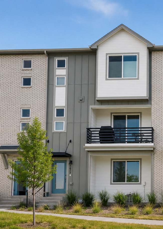 Building Photo - Astonishing 3 Bed/3.5 Bath Tri Level Townhome.   Must see to believe!!