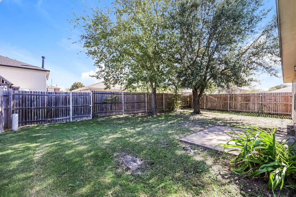 Building Photo - 8757 Garden Springs Dr