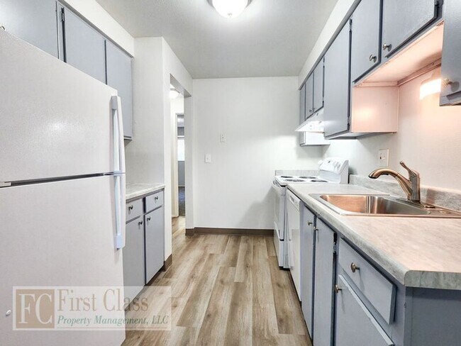 Building Photo - 1376 NE 186th Ave
