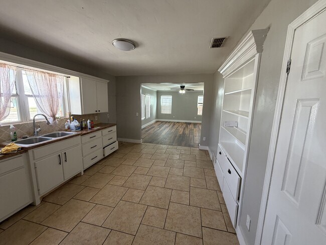 Building Photo - 3417 27th St