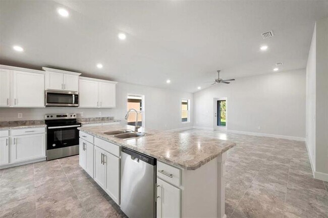 Building Photo - 5202 Vespera St
