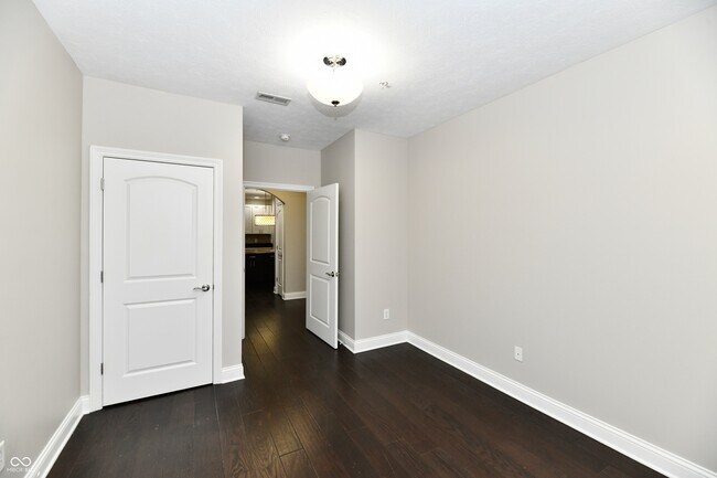 Building Photo - 8555 One W Dr