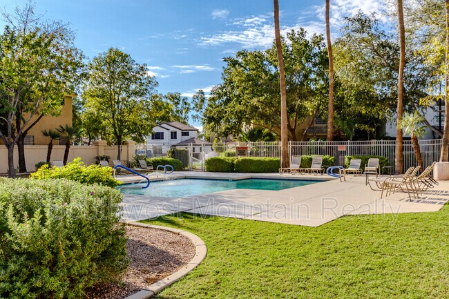 Building Photo - 1149 N Cholla St