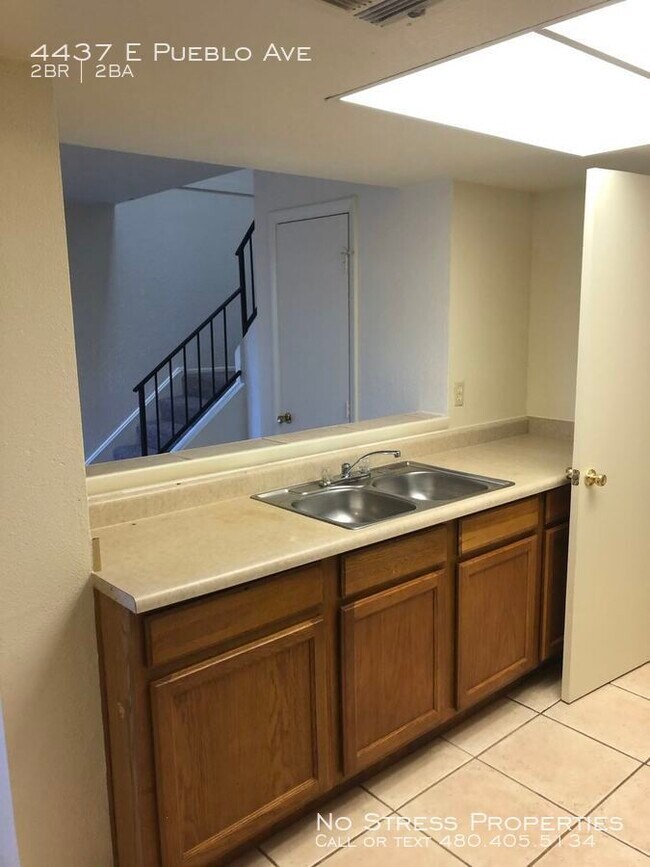 Building Photo - 2 Bed Town Home off 40th St and Broadway!