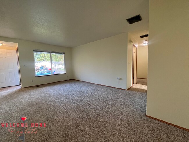 Building Photo - Beautiful Remodeled Rambler!!!  Come enjoy...