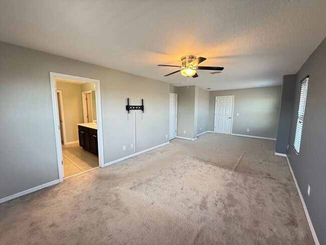 Building Photo - 5/3 Near Clermont -$500 OFF THE FIRST MONTH'S RENT