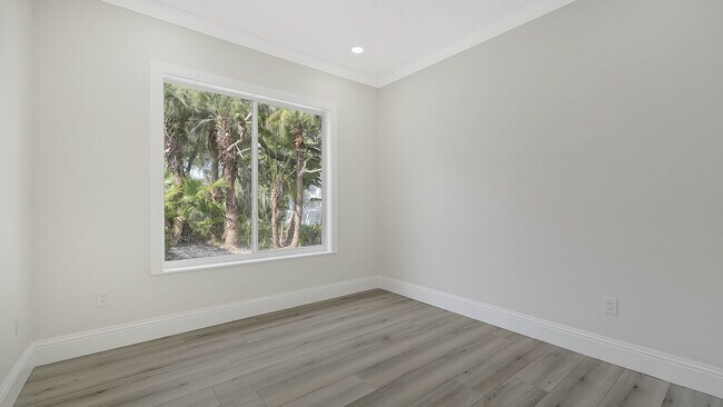 Building Photo - 6706 Oakmont Way