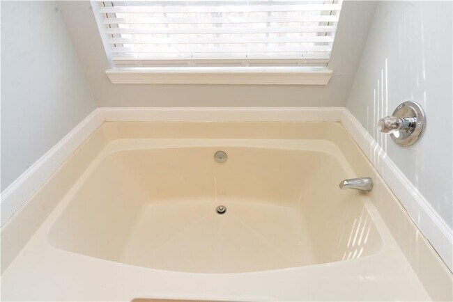 Building Photo - 811 Sugar Oak Ln