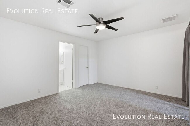 Building Photo - 20251 N 3rd Dr