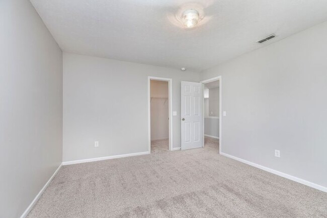 Building Photo - 4 Bedroom with a 3 Car Garage in Zionsvill...