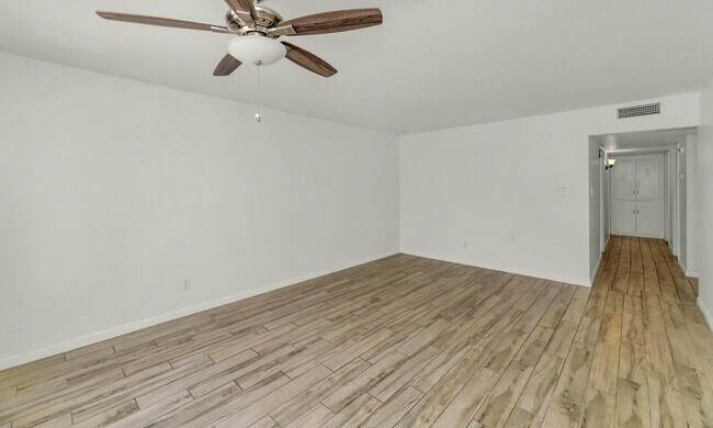 Building Photo - 3904 E Sahuaro Dr