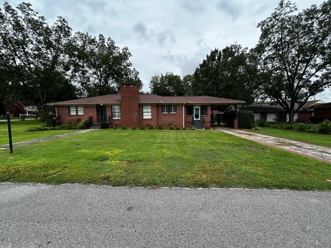 Primary Photo - Spacious Home In Oxford