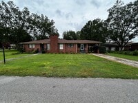 Building Photo - Spacious Home In Oxford