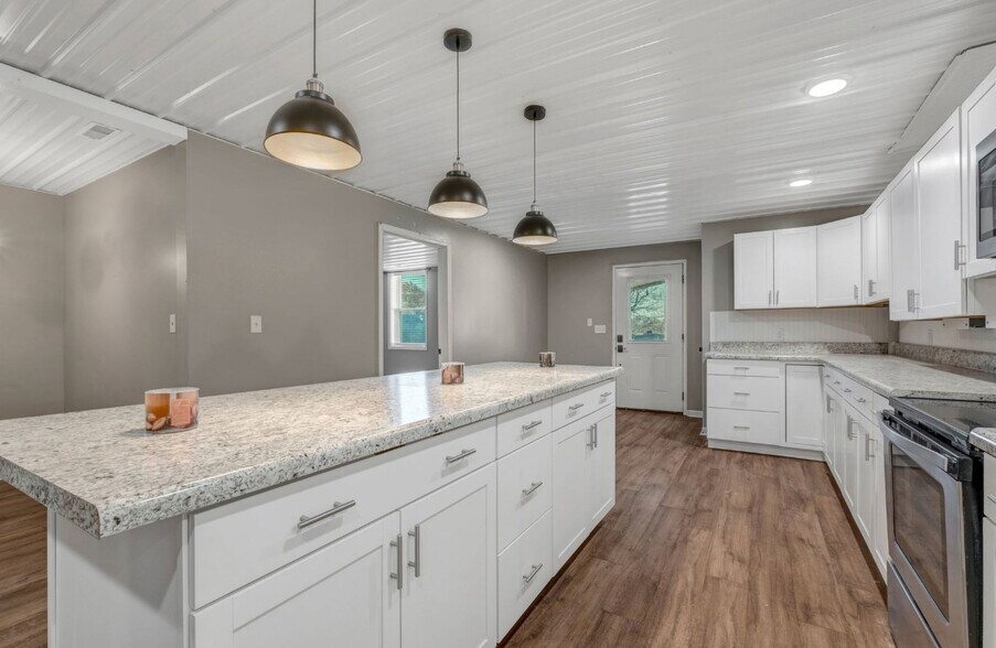 Building Photo - 5440 Eugene Kennedy Ln