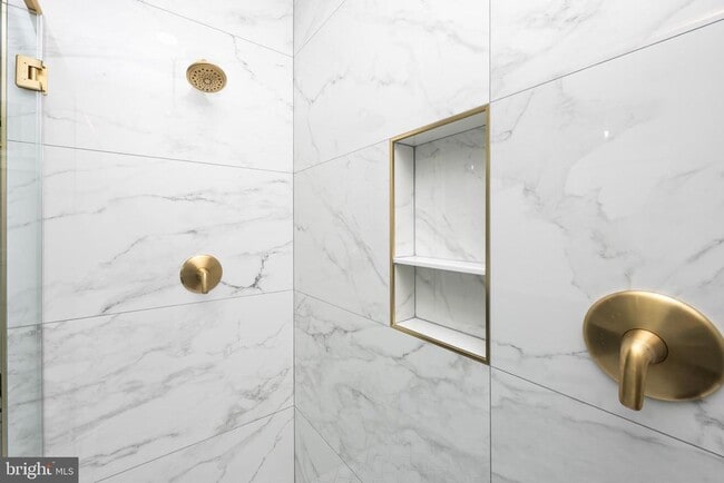 Building Photo - 5692 King Stuart Dr