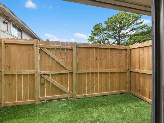 Building Photo - 5634 Birchmont Dr