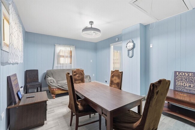 Building Photo - 3106 Madeley St