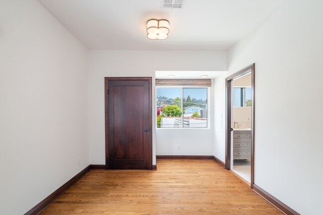 Building Photo - 6 Bedroom Home and ADU for Rent in Los Feliz Neighborhood