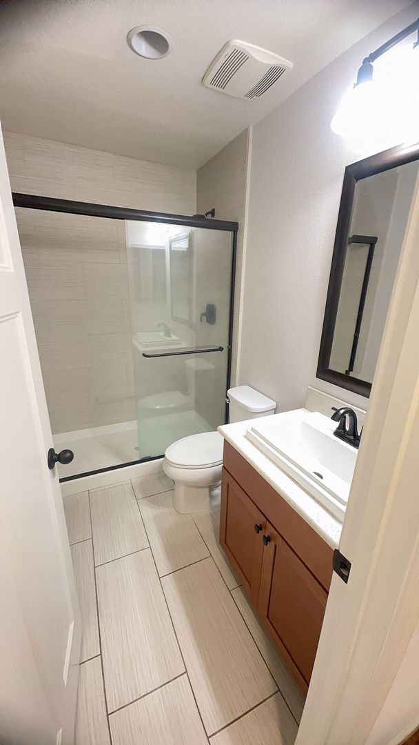 Building Photo - Riverbank!