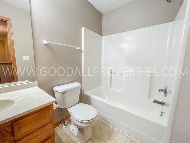 Building Photo - 3 Bedroom, 2.5 Bathroom in Waukee