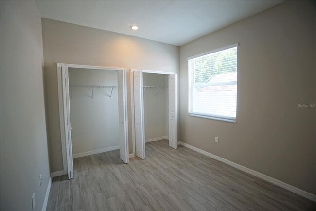 Building Photo - 4104 N Thatcher Ave