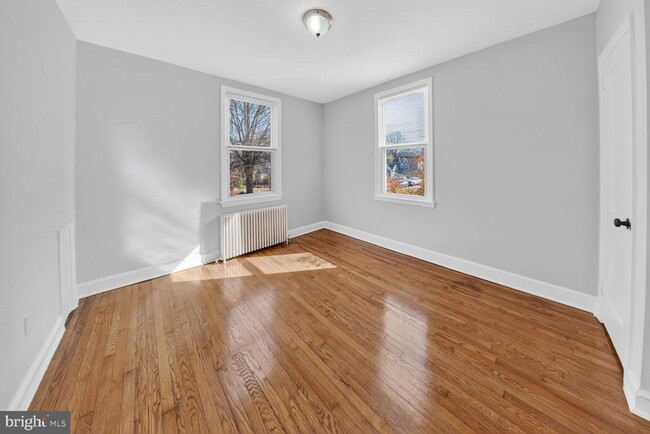 Building Photo - 4701 Ravenswood Rd