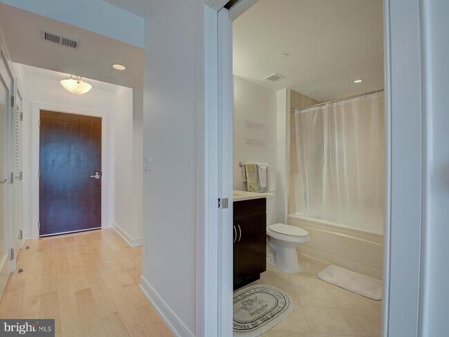 Building Photo - 1111 19th St N