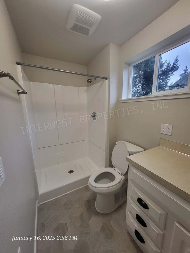 Building Photo - Super Cute 2bd Ranch Style Hillsboro home w/Garage, w/d hookups and yard!