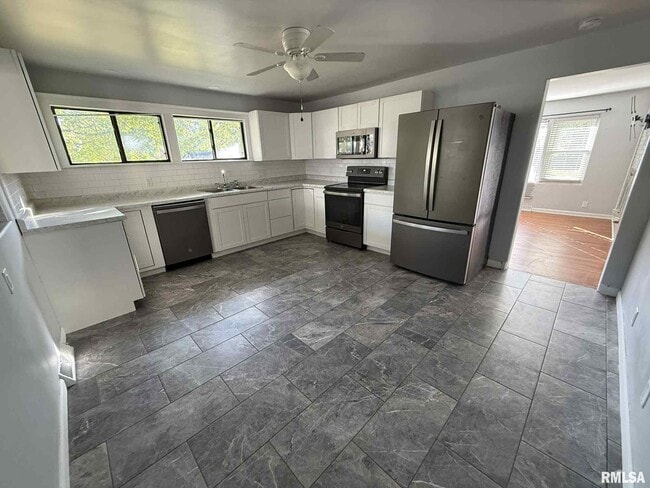 Building Photo - 3250 S 1st St