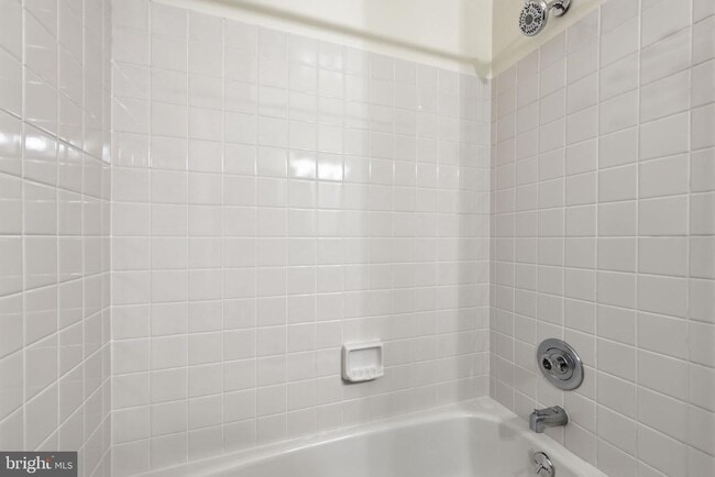 Building Photo - 2014 Barry Ct