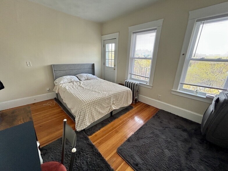 Building Photo - 303 Tappan St