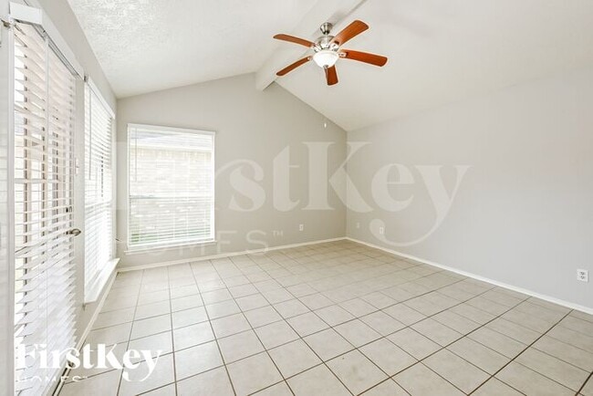 Building Photo - 3009 Walnut Springs Dr