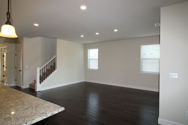 Building Photo - WELL MAINTAINED, BEAUTIFUL 5 BR HOME IN THE CAMAS HILLS!