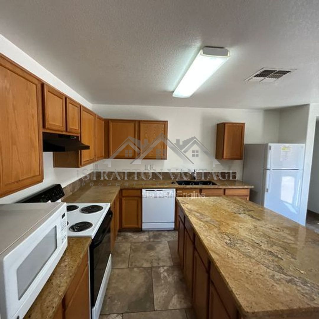 Building Photo - 9553 W Monte Vista Rd