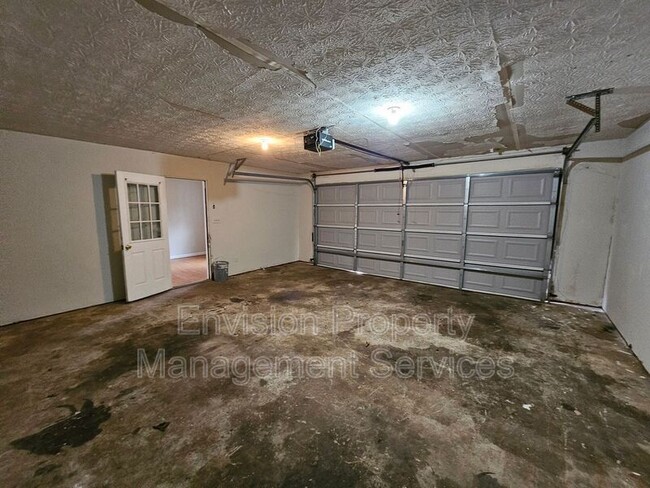 Building Photo - 200 Leigh Dr
