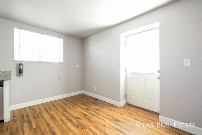 Building Photo - 103 W Union Ave