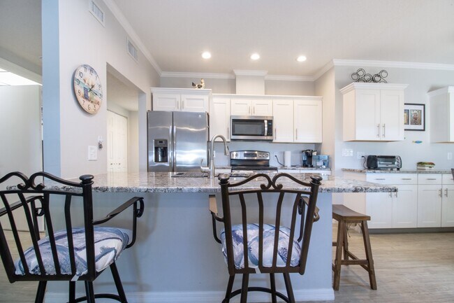 Building Photo - Fully Furnished - 2 bed 2 Bath villa - South Sarasota