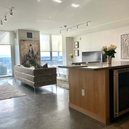 Building Photo - 221 E College St