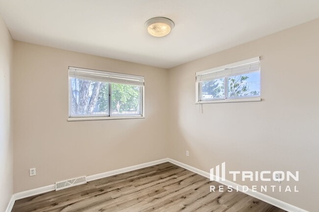 Building Photo - 915 S Tyler Ave