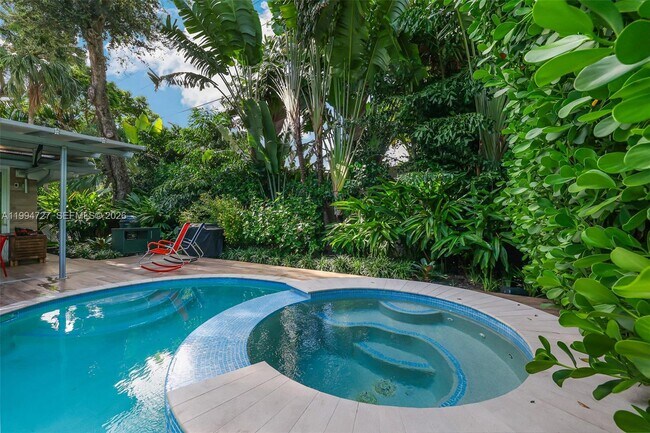 Building Photo - 79 Shore Dr W