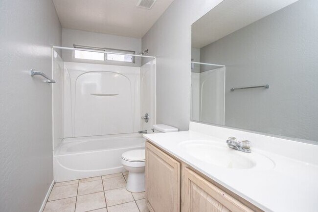 Building Photo - Welcome to this beautiful 4 bedroom, 3 bathroom home in San Tan Valley, AZ.