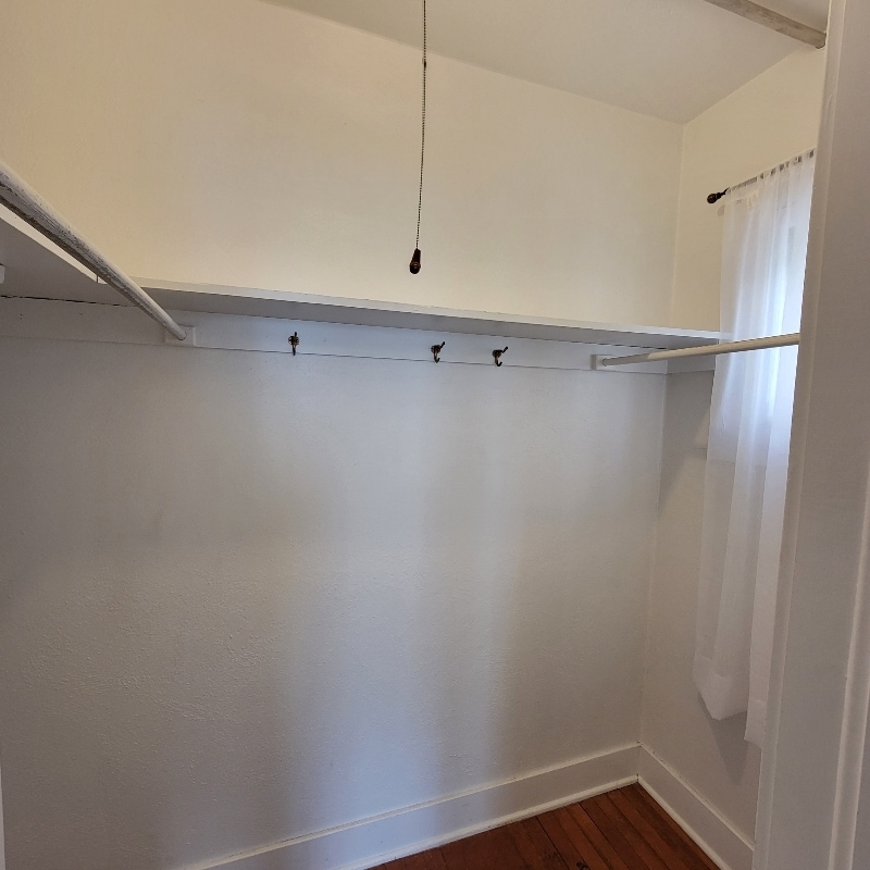 Building Photo - 721 SE Kane St